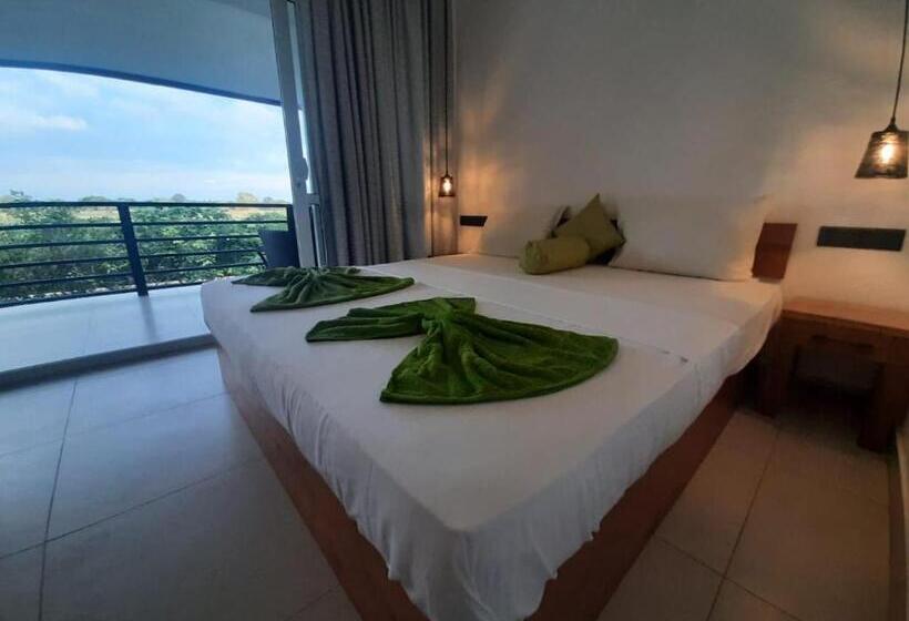 디럭스 트리플 룸, Atteriya Sigiriya