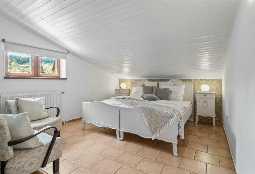 Номер Стандарт, Pension A Restaurace Regina