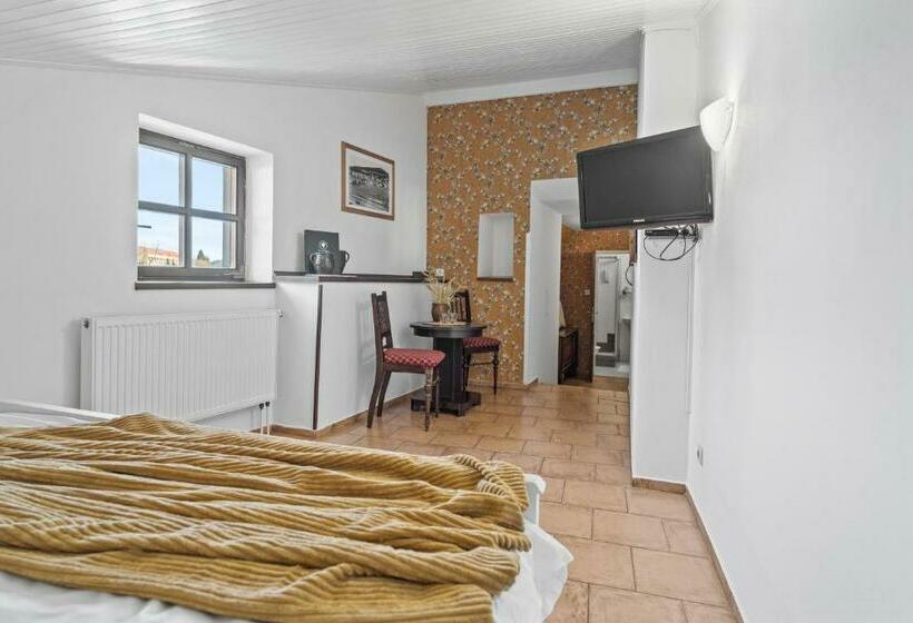 Номер Стандарт, Pension A Restaurace Regina