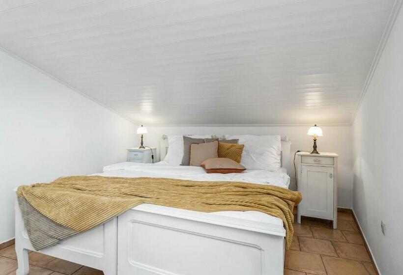 Номер Стандарт, Pension A Restaurace Regina