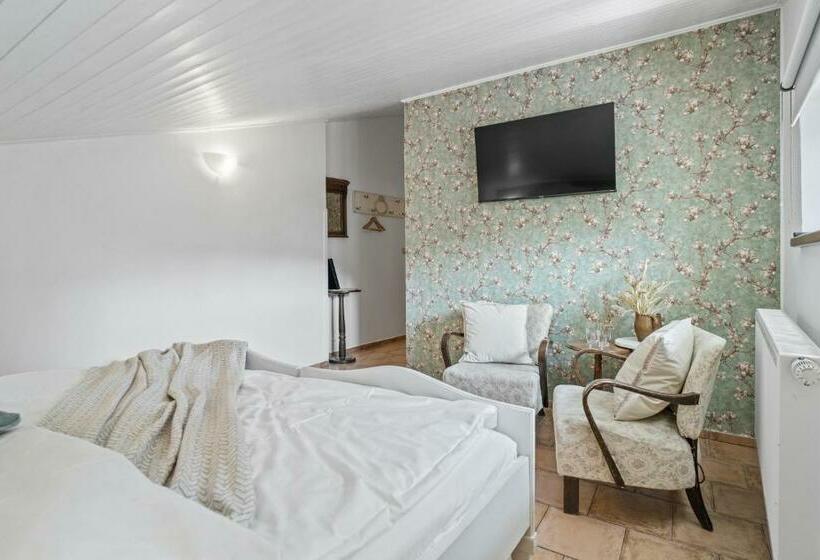 Номер Стандарт, Pension A Restaurace Regina