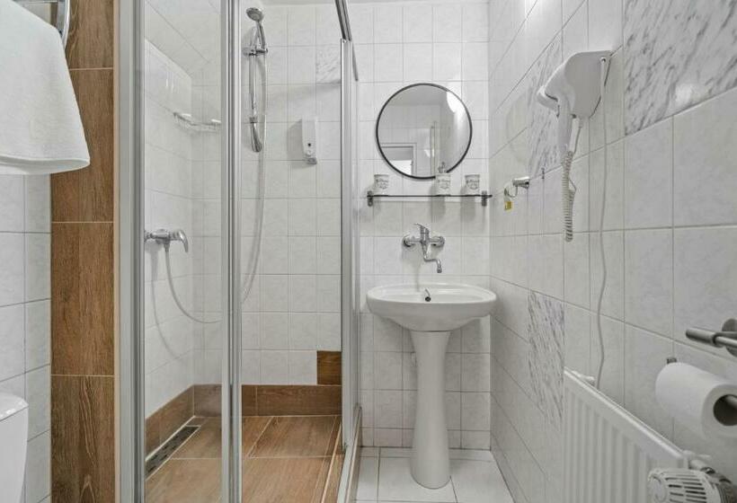 Номер Стандарт, Pension A Restaurace Regina