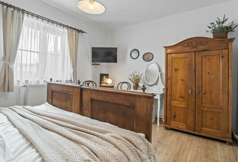 Номер Стандарт, Pension A Restaurace Regina