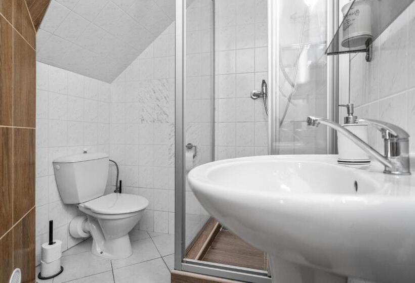 Четырехместный Номер Стандарт, Pension A Restaurace Regina