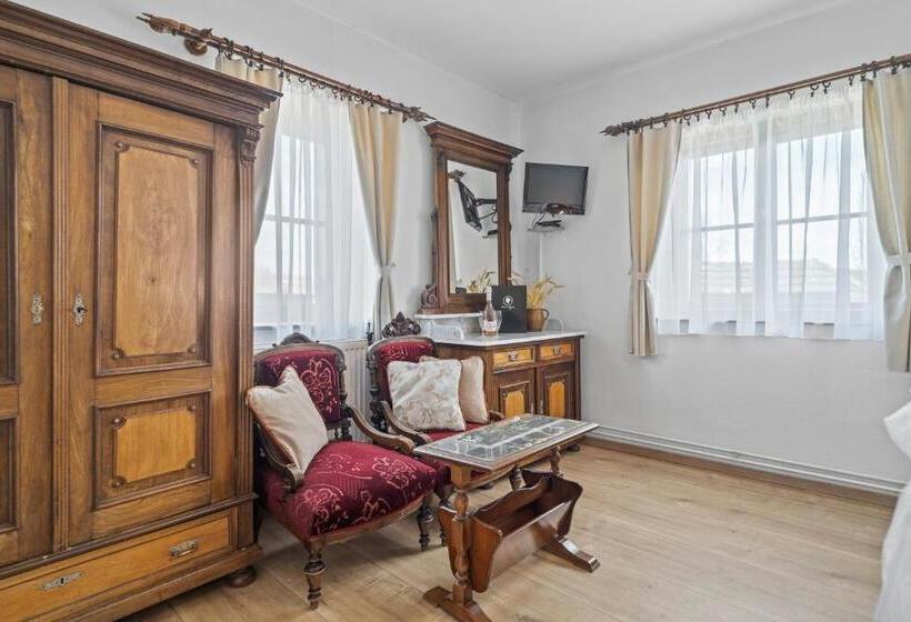 4인용 스탠다드 룸, Pension A Restaurace Regina
