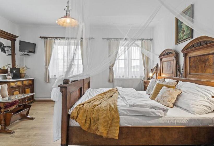 4인용 스탠다드 룸, Pension A Restaurace Regina