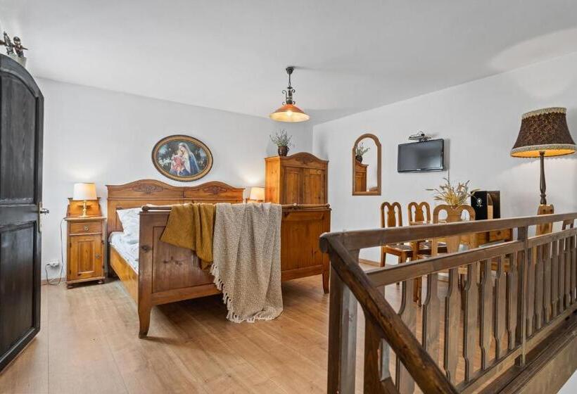 Семейный Номер, Pension A Restaurace Regina