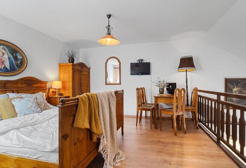 Семейный Номер, Pension A Restaurace Regina