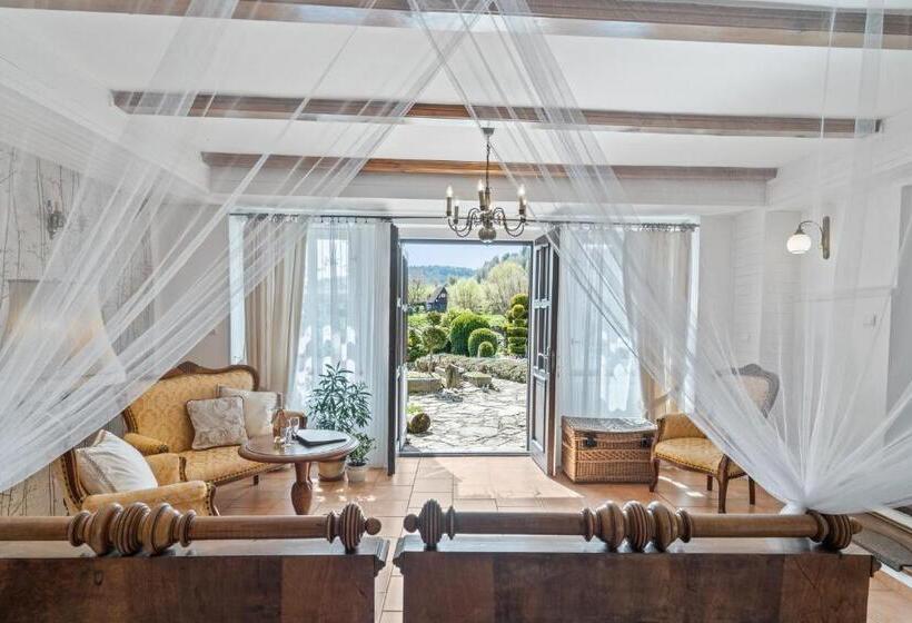 Номер Стандарт, Pension A Restaurace Regina