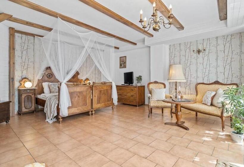 Номер Стандарт, Pension A Restaurace Regina