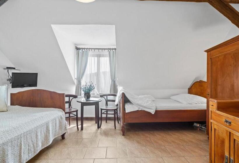 Номер Стандарт, Pension A Restaurace Regina