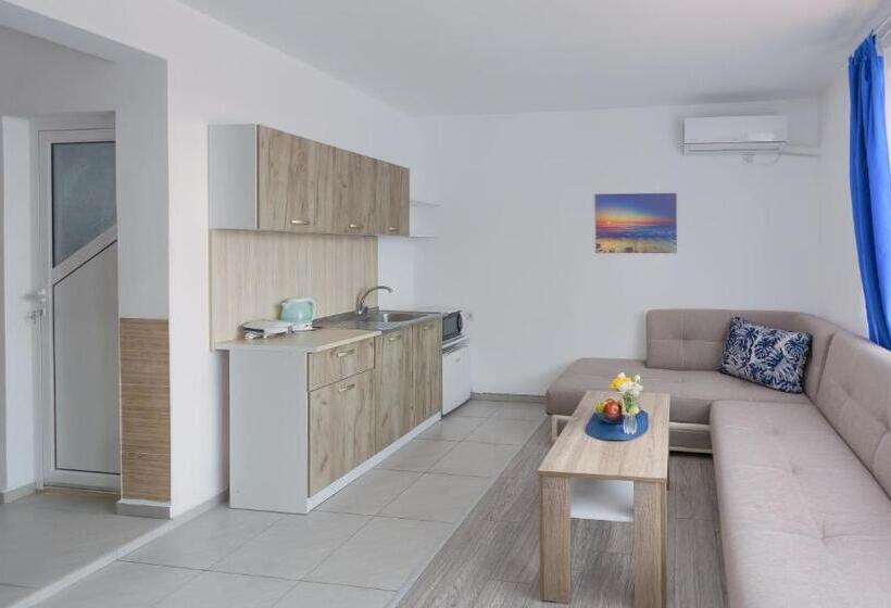 带1个卧室的带海景的公寓, Siyanie Kiten