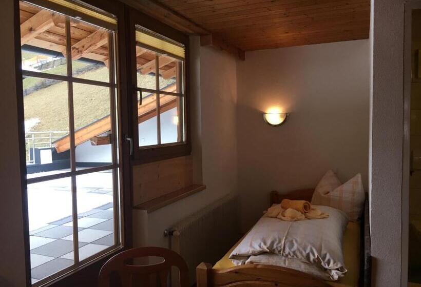 Номер Стандарт Трехместный, Gästehaus Hochstaffl