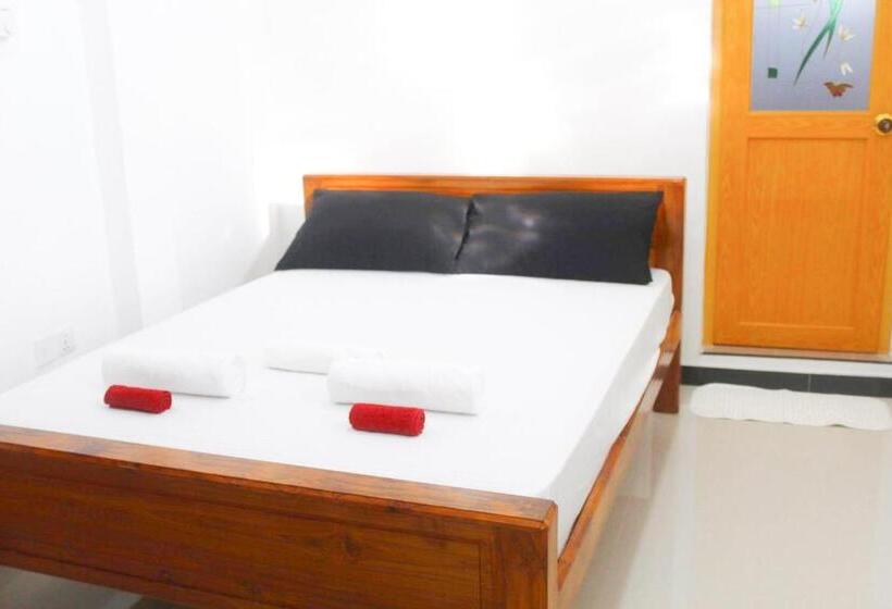 غرفة ديلوكس, The City Tourist