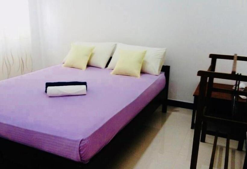 غرفة كومفورت ثلاثية, The City Tourist