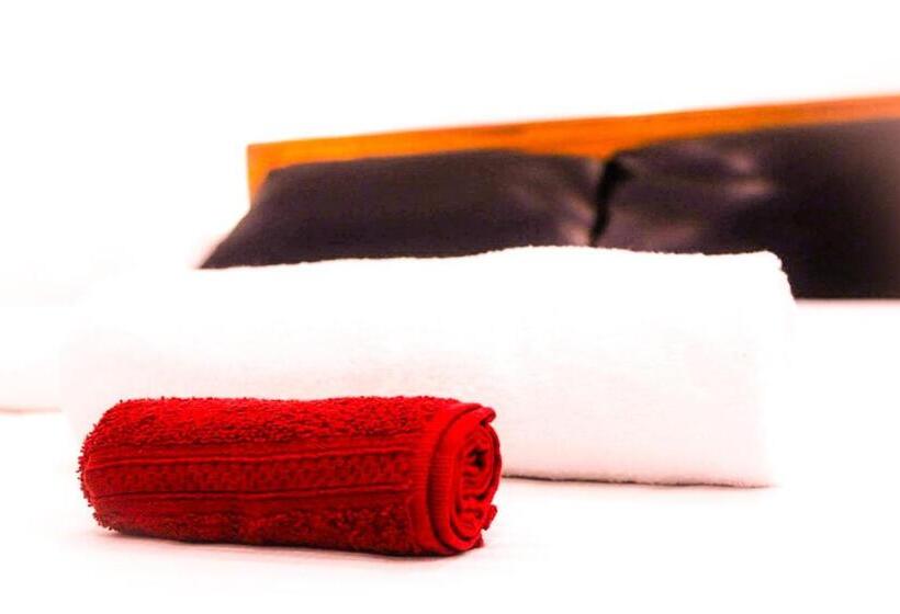 غرفة عائلية, The City Tourist