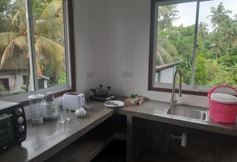 דירת חדר נוף לגינה, Paradiso