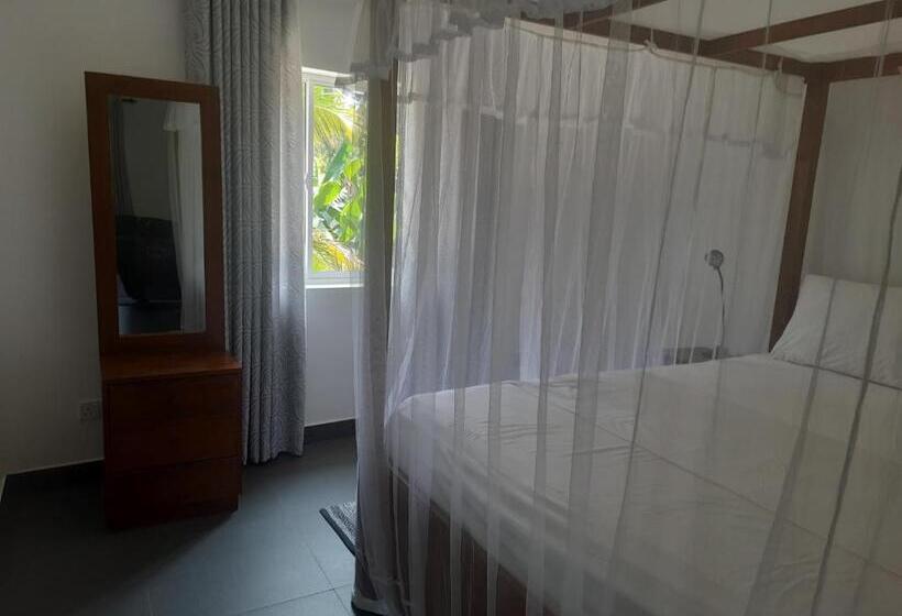 דירת חדר נוף לגינה, Paradiso