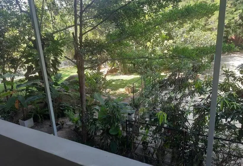 Huoneisto 1 Makuuhuone Puutarhanäkymä, Paradiso