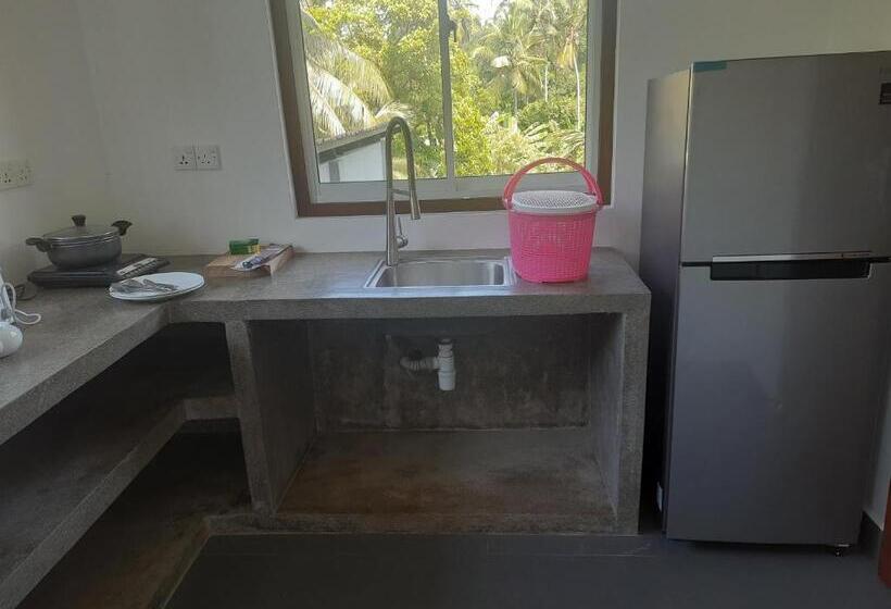 דירת חדר נוף לגינה, Paradiso