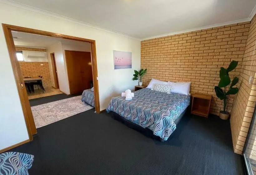Perhehuone, Lake Mulwala