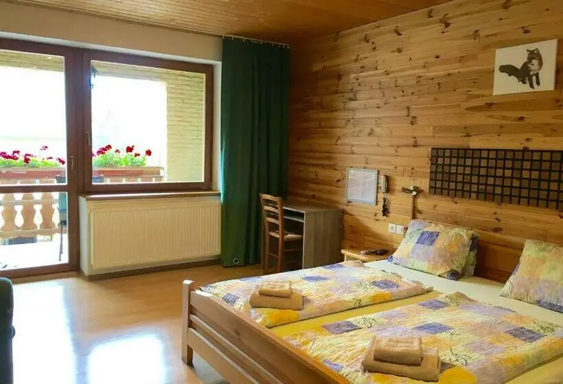 Quarto Quádruplo Standard, Pension U Studny