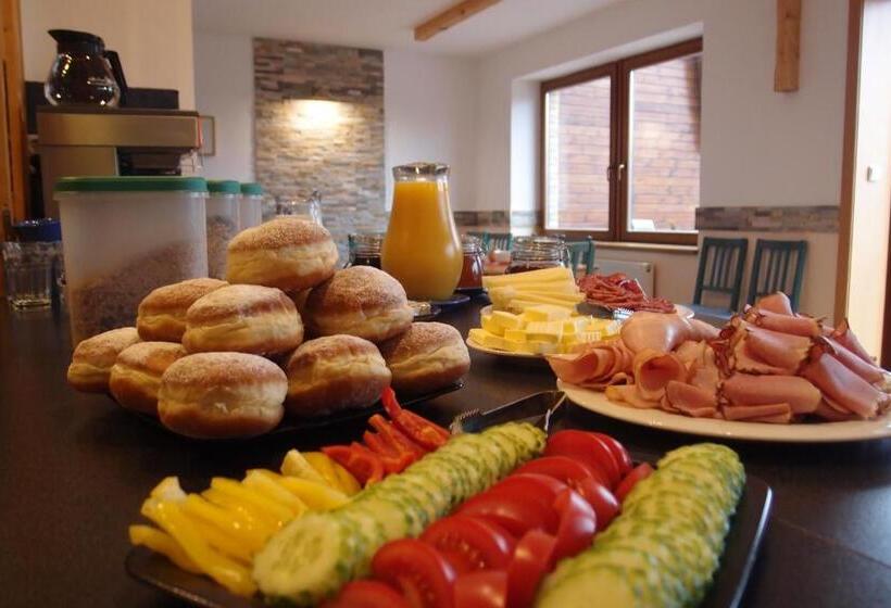 غرفة قياسية رباعية, Pension U Studny