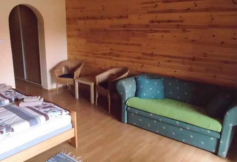 Quarto Familiar, Pension U Studny
