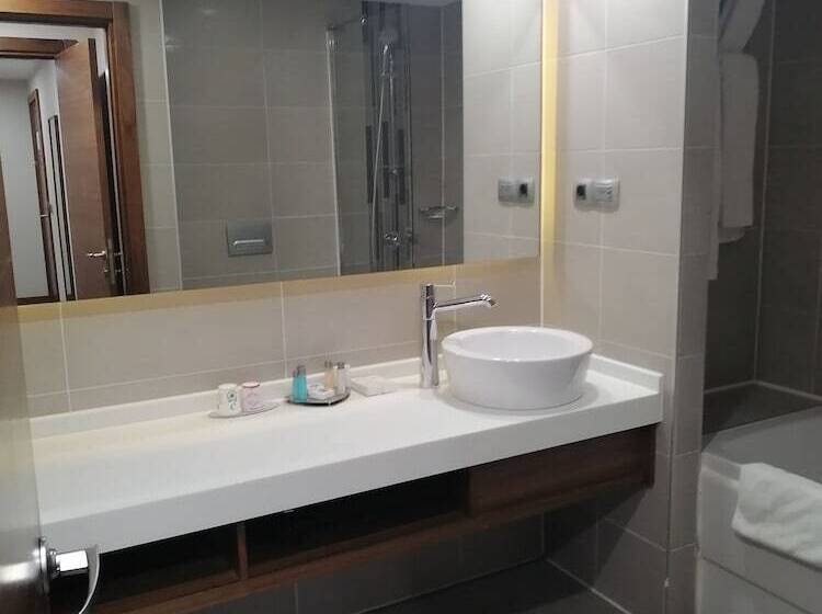 Семейный Номер, Hilton Garden Inn Erzincan