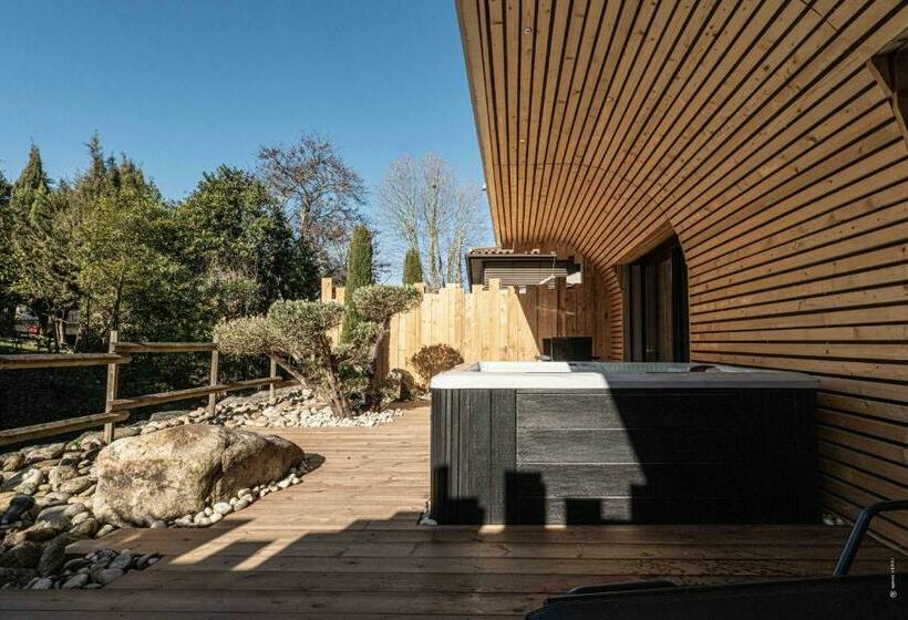 سوئیت جونیور با ماساژ آبی, Le Parc  La Table De Franck Putelat