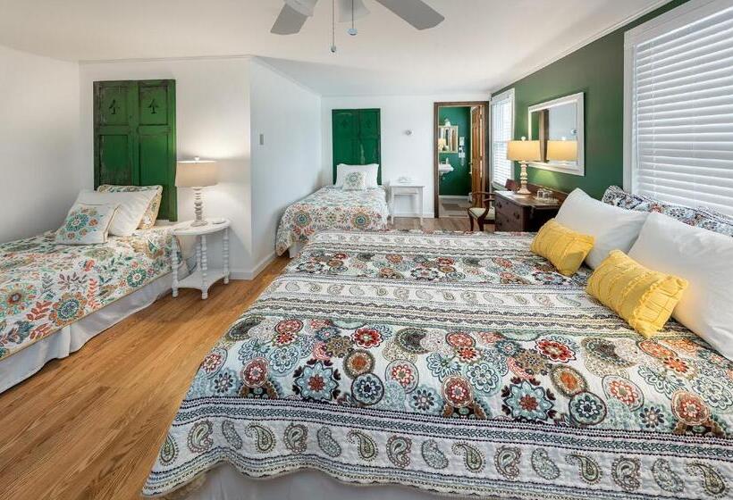 Номер Стандарт Четырехместный Боковой Вид на Море, The Craignair Inn & Causeway Restaurant