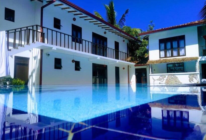 اتاق خانوادگی با چشم‌انداز استخر, Villa Tangalle Lagoon