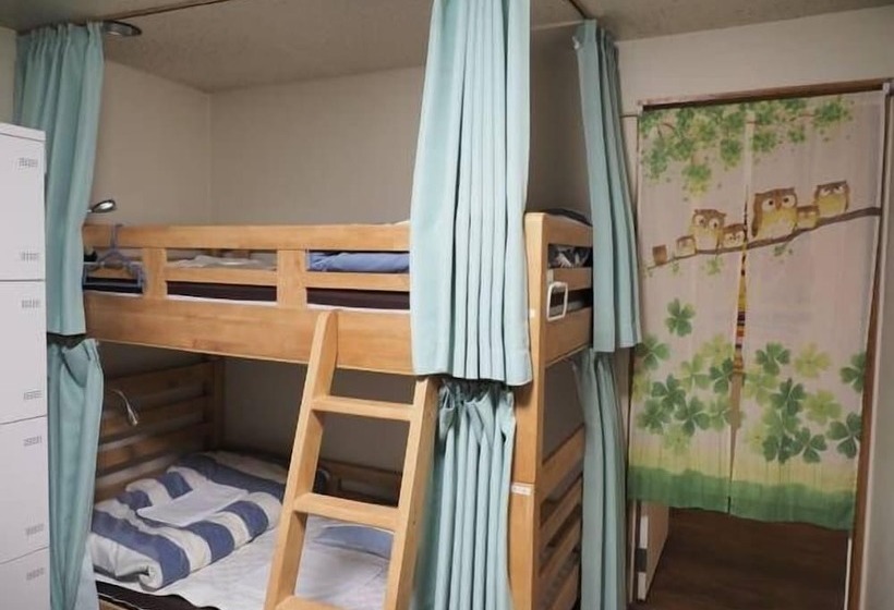 ルームシェアのワンベッド, Yokohama Central Hostel