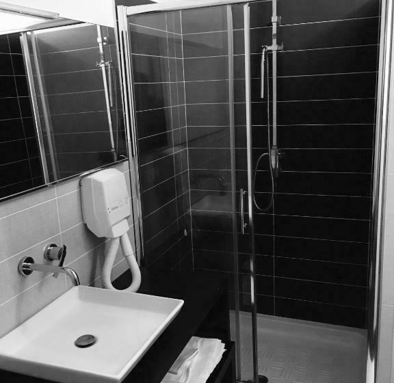 اتاق استاندارد با بالکن و چشمانداز دریا, B&b Bellavista