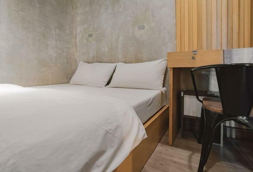 اتاق استاندارد با سرویس بهداشتی مشترک, Cazz Hostel