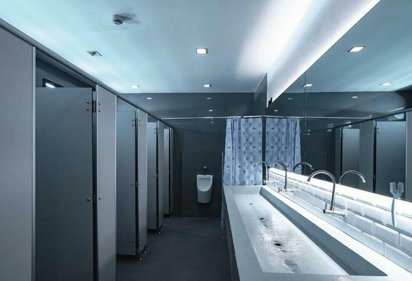 اتاق استاندارد با سرویس بهداشتی مشترک, Cazz Hostel