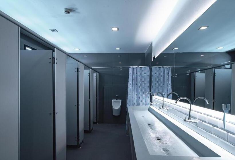 اتاق اکونومی, Cazz Hostel