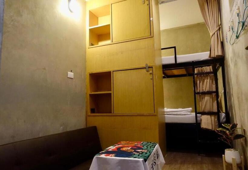 اتاق اکونومی, Cazz Hostel