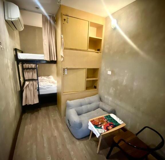 اتاق اکونومی, Cazz Hostel