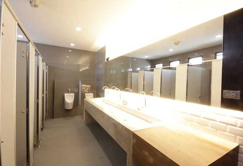 اتاق استاندارد با سرویس بهداشتی مشترک, Cazz Hostel