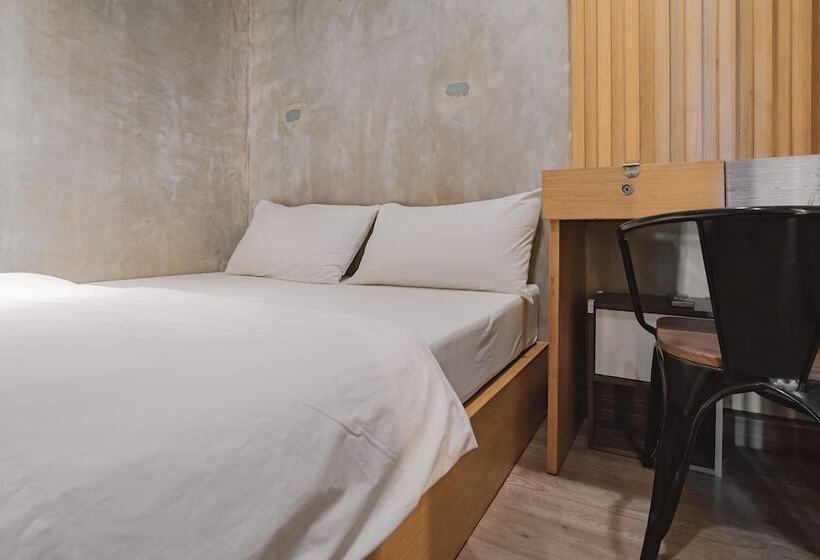 اتاق استاندارد با سرویس بهداشتی مشترک, Cazz Hostel