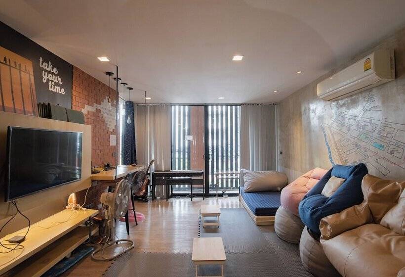 اتاق استاندارد با سرویس بهداشتی مشترک, Cazz Hostel