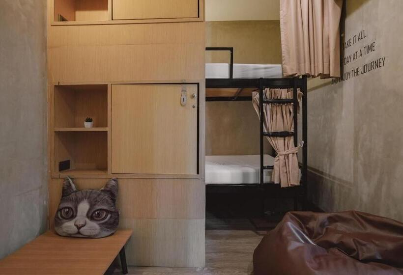 اتاق اکونومی, Cazz Hostel