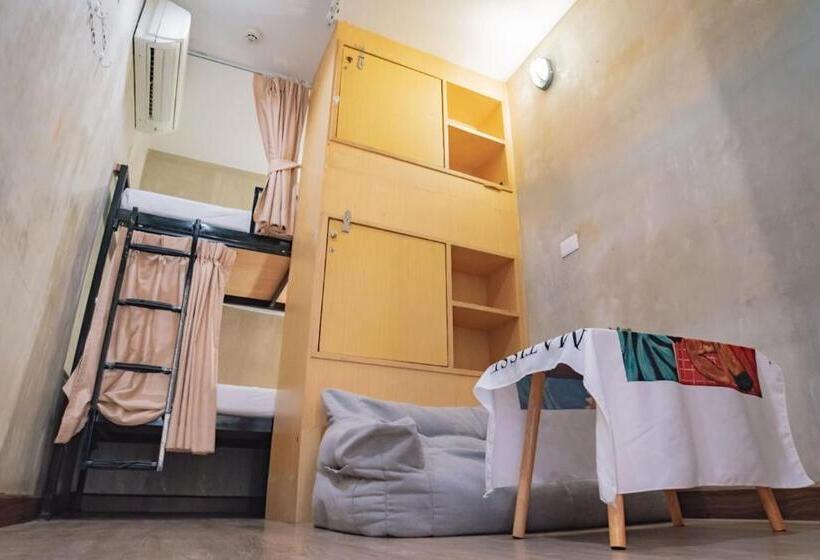 اتاق اکونومی, Cazz Hostel