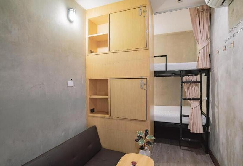 اتاق اکونومی, Cazz Hostel