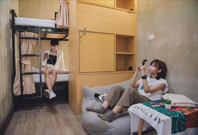 اتاق اکونومی, Cazz Hostel