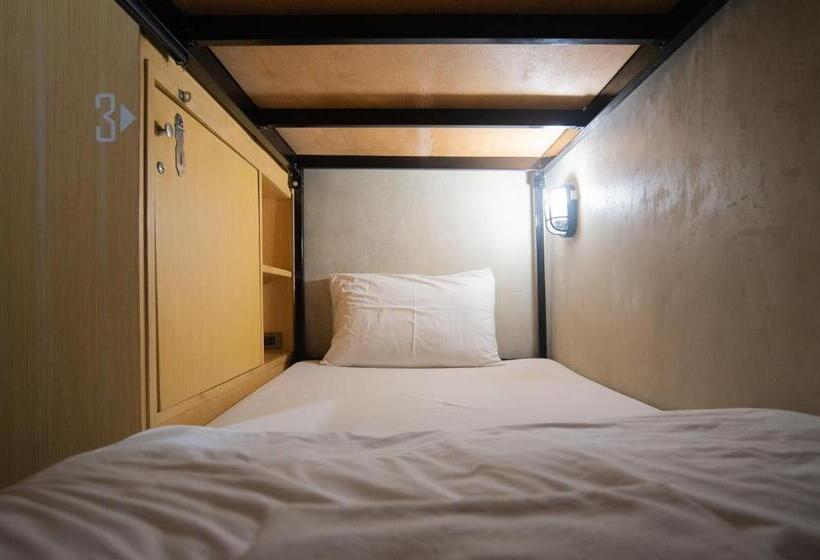 اتاق اکونومی, Cazz Hostel