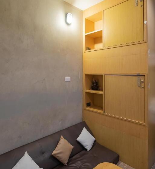 اتاق اکونومی, Cazz Hostel