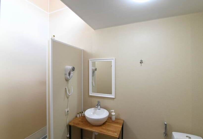 Deluxe Rum, Aviator Sheremetyevo