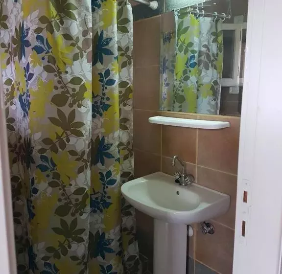 Chambre Economy, Corfugrace